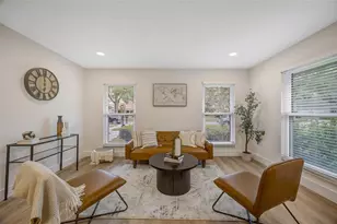 13313 Golf Crest Cir, Tampa, FL 33618 - Photo 9