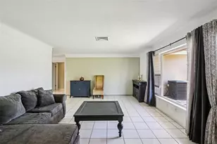 1546 66th Ave S, Saint Petersburg, FL 33705 - Photo 3