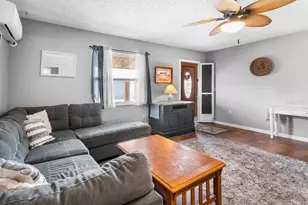 706 W Brockton Pl, Sun City Center, FL 33573 - Photo 7