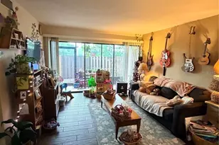 720 N Village Dr N, Saint Petersburg, FL 33716 - Photo 7