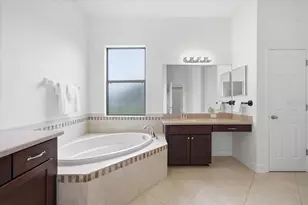 3319 Majestic View Dr, Lutz, FL 33558 - Photo 29