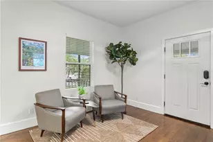 802 Dartmoor St N, Saint Petersburg, FL 33701 - Photo 5