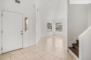 822 Diane Cir, Englewood, FL 34223 - Photo 5