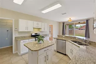 1318 Hatcher Loop Dr, Brandon, FL 33511 - Photo 9