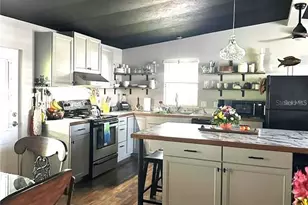 6456 Presidential Cir, Zephyrhills, FL 33540 - Photo 9