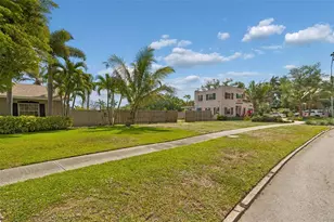 603 Casabella Dr, Bradenton, FL 34209 - Photo 1