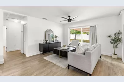 4610 S Shamrock Road, Tampa, FL 33611 - Photo 9