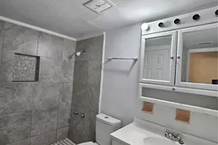 7601 Paula Dr, Tampa, FL 33615 - Photo 9