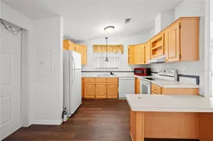 3210 Hickory Dr, Wesley Chapel, FL 33543 - Photo 9