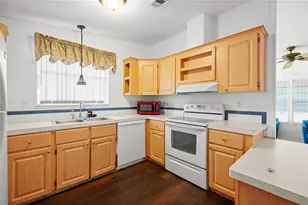 3210 Hickory Dr, Wesley Chapel, FL 33543 - Photo 9