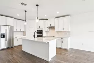 1713 Draughton Dr, Zephyrhills, FL 33541 - Photo 5