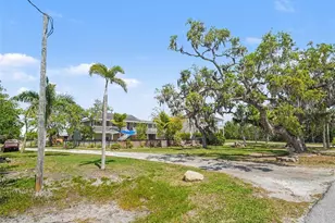 1740 Bayshore Dr, Terra Ceia, FL 34250 - Photo 5