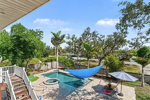 1740 Bayshore Dr, Terra Ceia, FL 34250 - Photo 9
