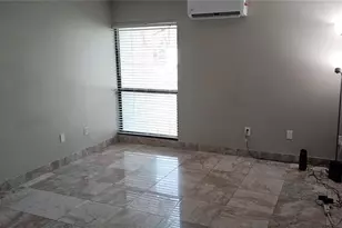 2025 Lakewood Club Dr S, Saint Petersburg, FL 33712 - Photo 9