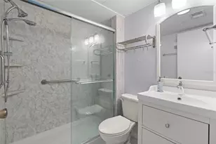 209 NE Lincoln Circle N, Saint Petersburg, FL 33702 - Photo 19