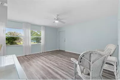 209 NE Lincoln Circle N #109, Saint Petersburg, FL 33702 - Photo 5