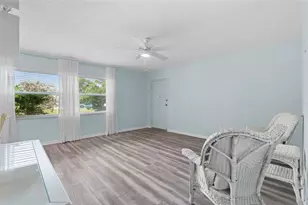 209 NE Lincoln Circle N, Saint Petersburg, FL 33702 - Photo 5
