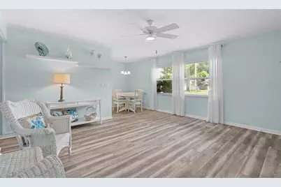 209 NE Lincoln Circle N #109, Saint Petersburg, FL 33702 - Photo 3