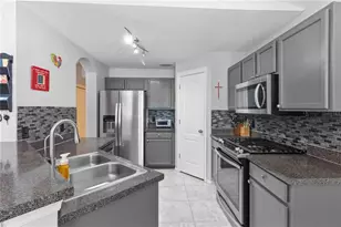 7633 Clovelly Park Pl, Apollo Beach, FL 33572 - Photo 9