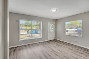 7015 Filbert Ln, Tampa, FL 33637 - Photo 7