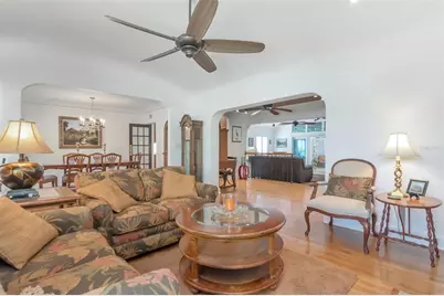 135 25th Avenue NE, Saint Petersburg, FL 33704 - Photo 5