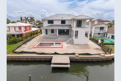 2071 Illinois Avenue NE, Saint Petersburg, FL 33703 - Photo 3