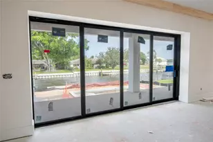 2071 Illinois Ave NE, Saint Petersburg, FL 33703 - Photo 15