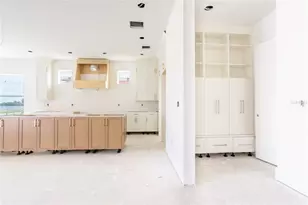 2071 Illinois Ave NE, Saint Petersburg, FL 33703 - Photo 11