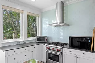 1803 Beach Dr SE, Saint Petersburg, FL 33705 - Photo 19