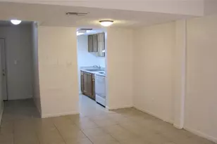 5116 Temple Heights Rd, Tampa, FL 33617 - Photo 5