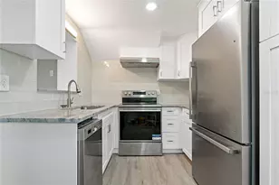 8441 Bayshore Dr, Treasure Island, FL 33706 - Photo 9