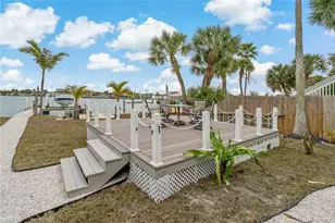 8441 Bayshore Dr, Treasure Island, FL 33706 - Photo 21