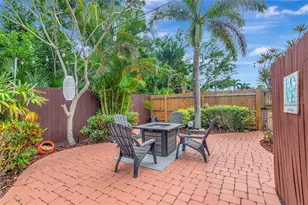 8233 Forest Cir, Seminole, FL 33776 - Photo 9