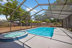 2207 Hennesen Dr, Clearwater, FL 33764 - Photo 37