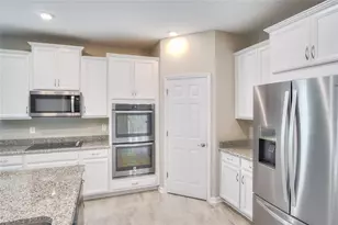 4923 Rolling Green Dr, Wesley Chapel, FL 33543 - Photo 7