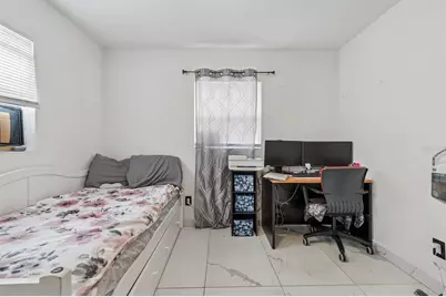 10110 N Lantana Avenue, Tampa, FL 33612 - Photo 13