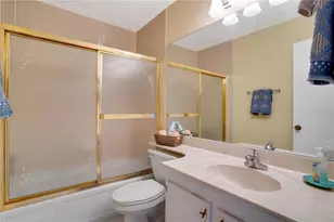 656 Windrush Bay Dr, Tarpon Springs, FL 34689 - Photo 17