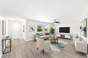 1810 Milford Cir, Sun City Center, FL 33573 - Photo 5