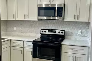 4550 Overlook Dr NE, Saint Petersburg, FL 33703 - Photo 5