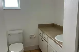 8701 4th St N, Saint Petersburg, FL 33702 - Photo 9