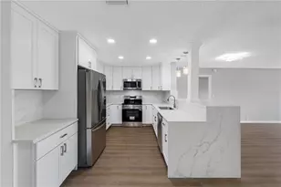 100 Bluff View Dr, Belleair Bluffs, FL 33770 - Photo 5