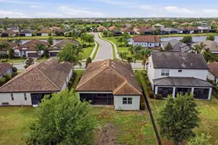 12241 Perennial Pl, Lakewood Ranch, FL 34211 - Photo 33