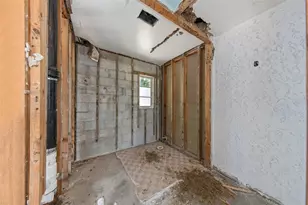6235 Hampton Dr N, Saint Petersburg, FL 33710 - Photo 15