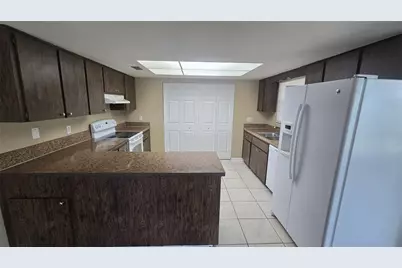 813 Senate Court, Tampa, FL 33613 - Photo 3