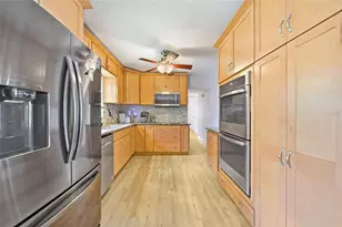 10871 Grove Terrace, Seminole, FL 33772 - Photo 9