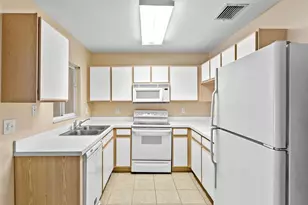 2209 Fluorshire Dr, Brandon, FL 33511 - Photo 7