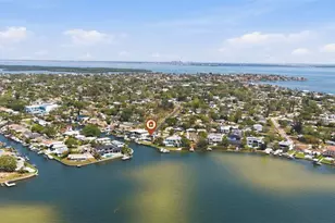 3876 Shore Acres Blvd NE, Saint Petersburg, FL 33703 - Photo 9