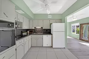 2401 Franciscan Dr, Clearwater, FL 33763 - Photo 7