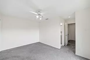 15446 E Pond Woods Dr, Tampa, FL 33618 - Photo 13