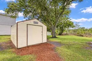 1216 Brandon Lakes Ave, Valrico, FL 33594 - Photo 31